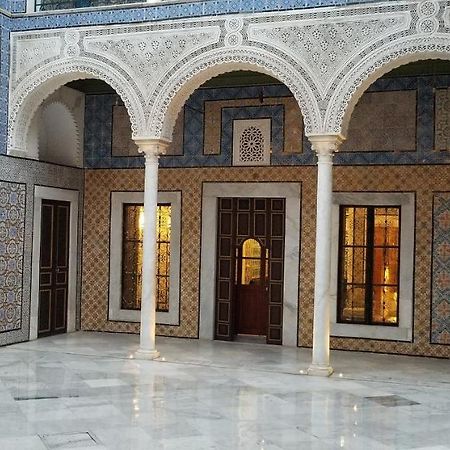 Palais Bayram Hotel Tunis Exterior photo The courtyard of the palace