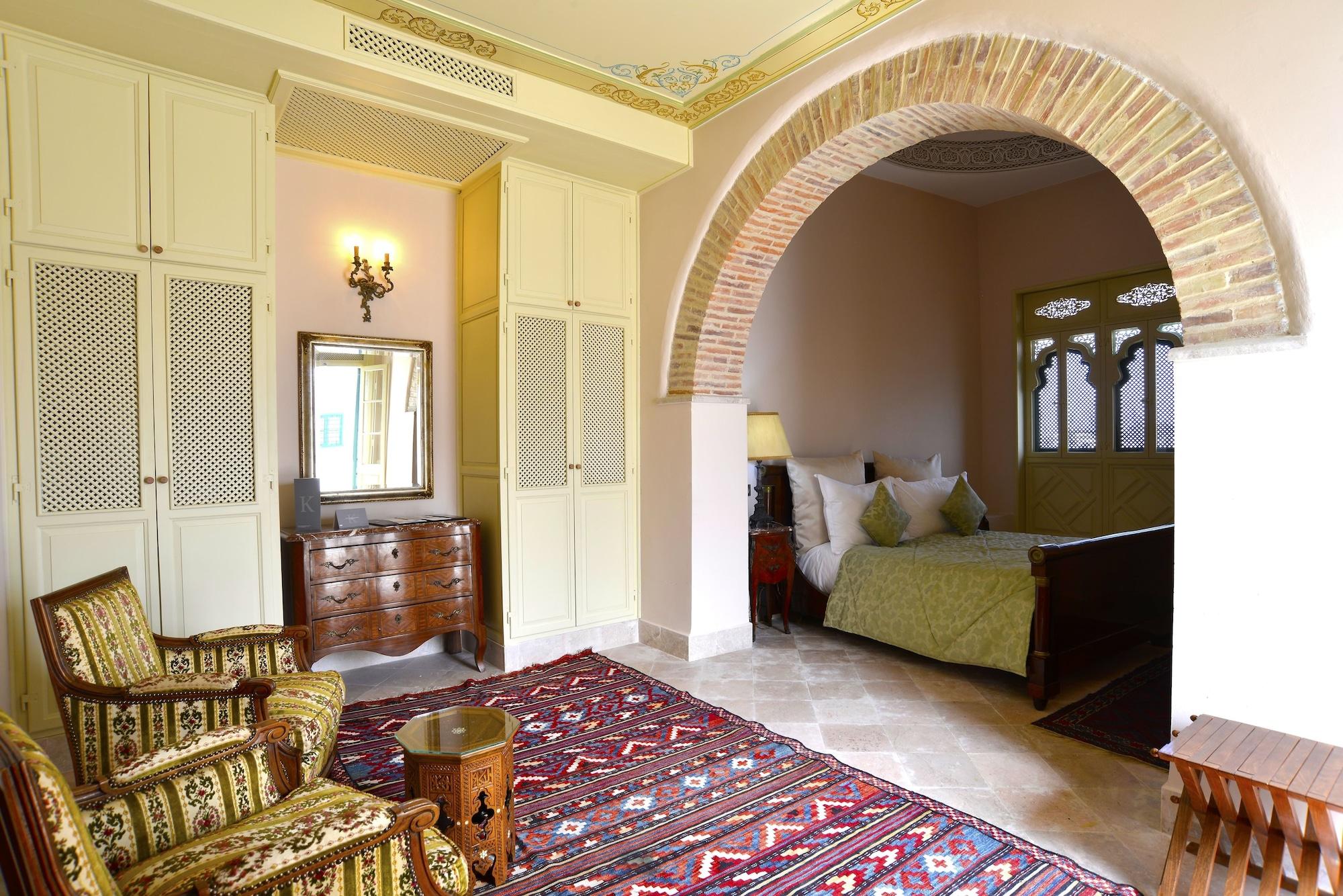 Palais Bayram Hotel Tunis Exterior photo A suite at the hotel