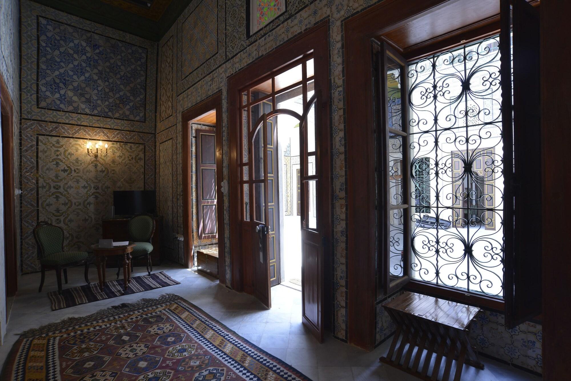 Palais Bayram Hotel Tunis Exterior photo Interior of the house