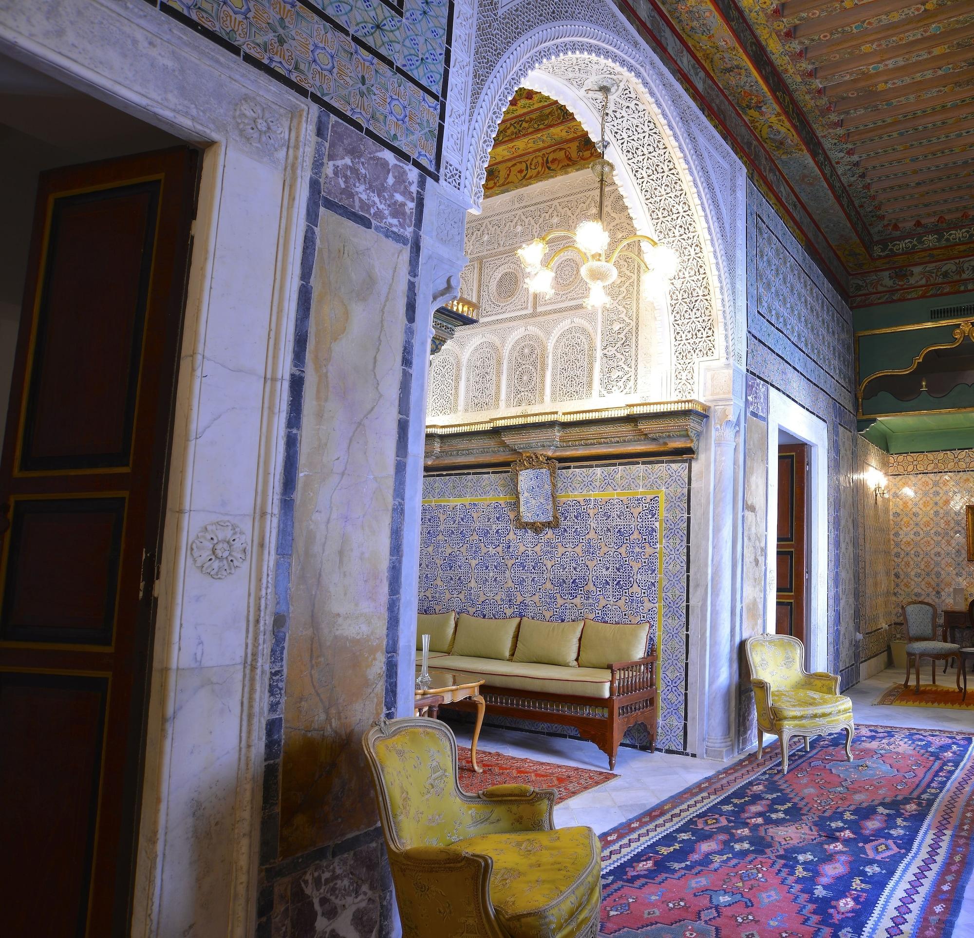 Palais Bayram Hotel Tunis Exterior photo The palace's interior