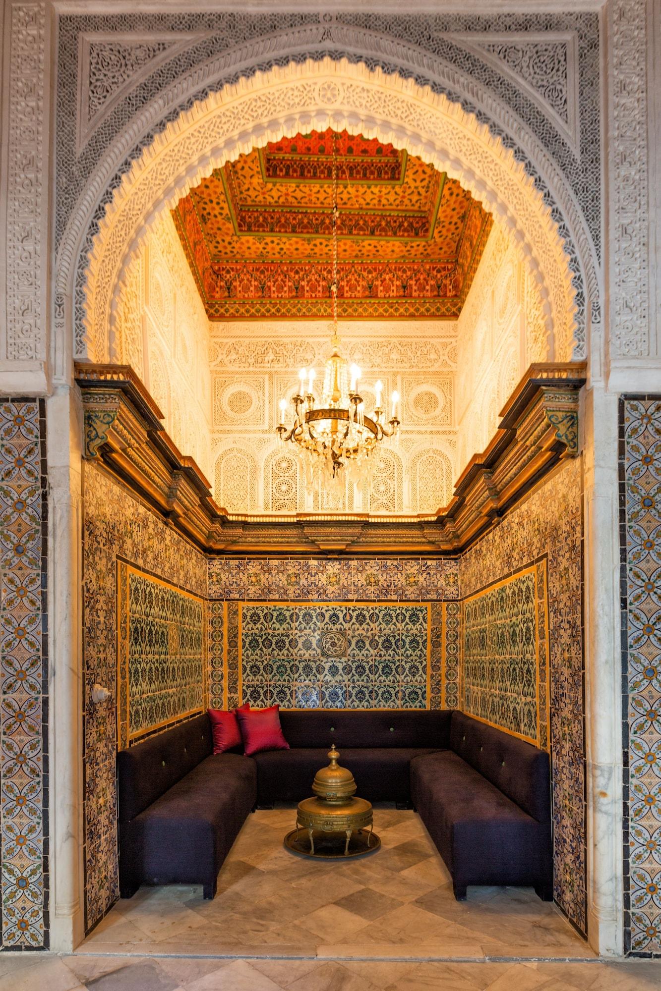Palais Bayram Hotel Tunis Exterior photo The interior of the palace