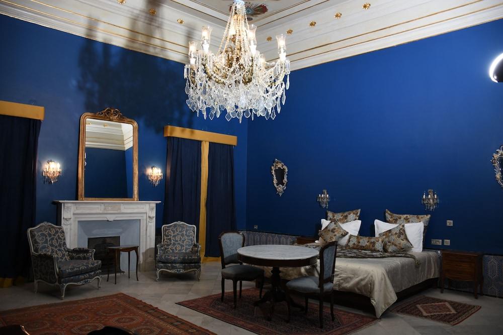 Palais Bayram Hotel Tunis Exterior photo A suite at the hotel