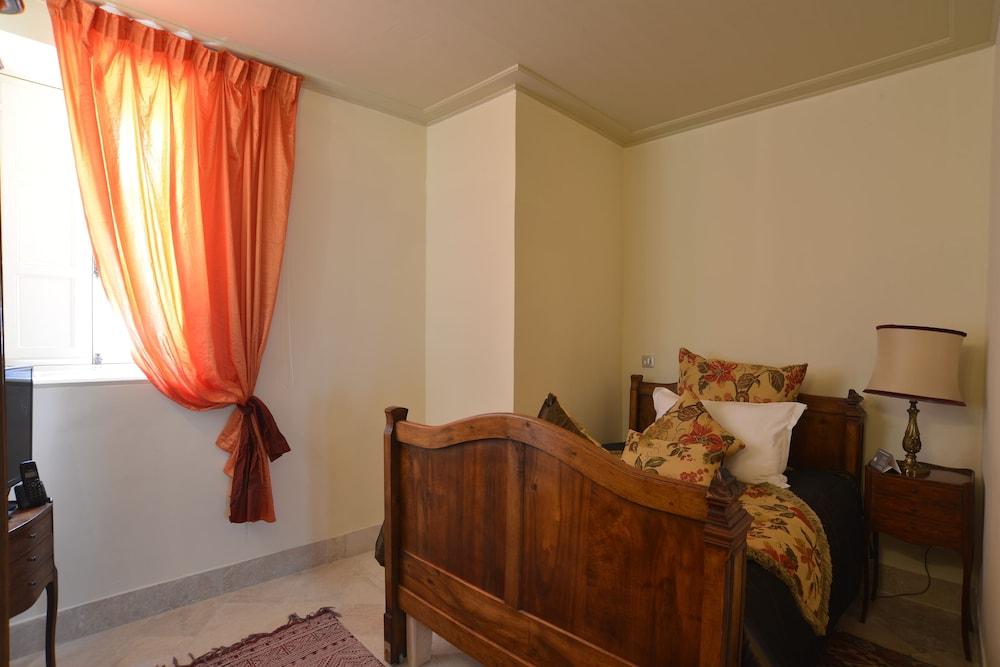 Palais Bayram Hotel Tunis Exterior photo A bedroom at the hotel