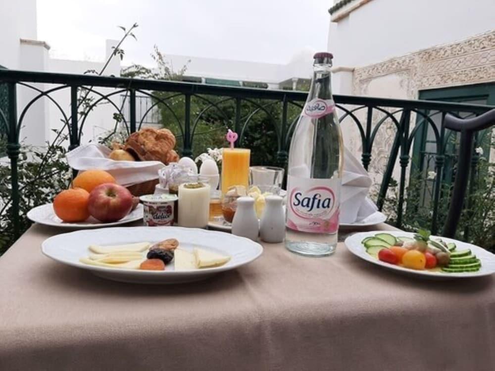 Palais Bayram Hotel Tunis Exterior photo Safia mineral water