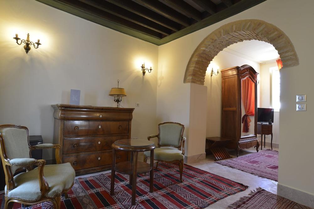 Palais Bayram Hotel Tunis Exterior photo The interior of the house