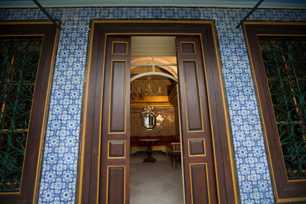 Palais Bayram Hotel Tunis Exterior photo Entrance to the palace