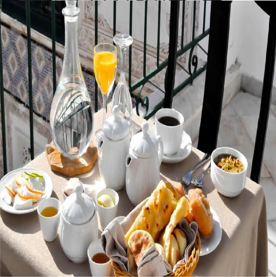 Palais Bayram Hotel Tunis Exterior photo A typical breakfast