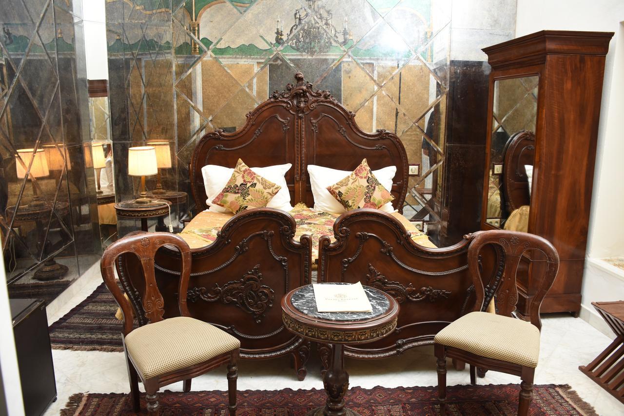 Palais Bayram Hotel Tunis Exterior photo Antique furniture
