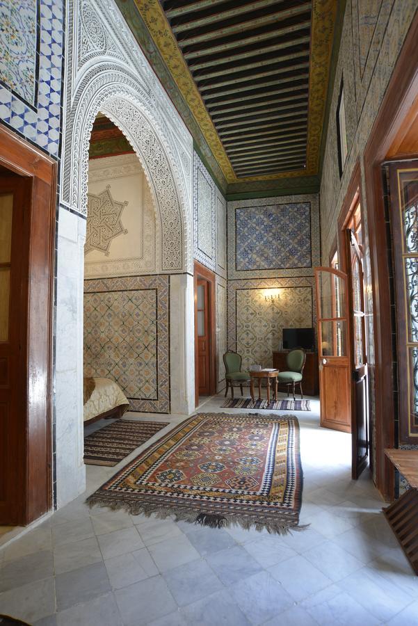 Palais Bayram Hotel Tunis Exterior photo Interior of the palace