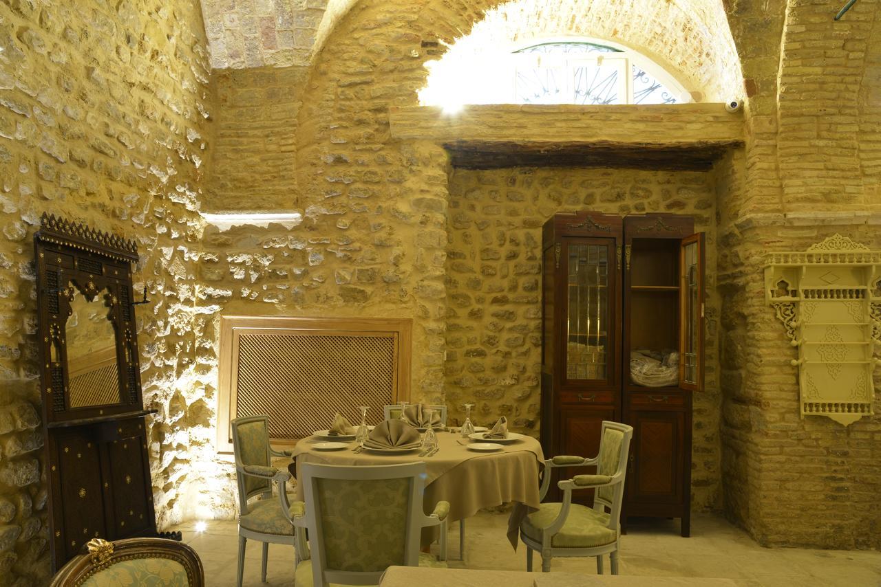 Palais Bayram Hotel Tunis Exterior photo Interior of the restaurant