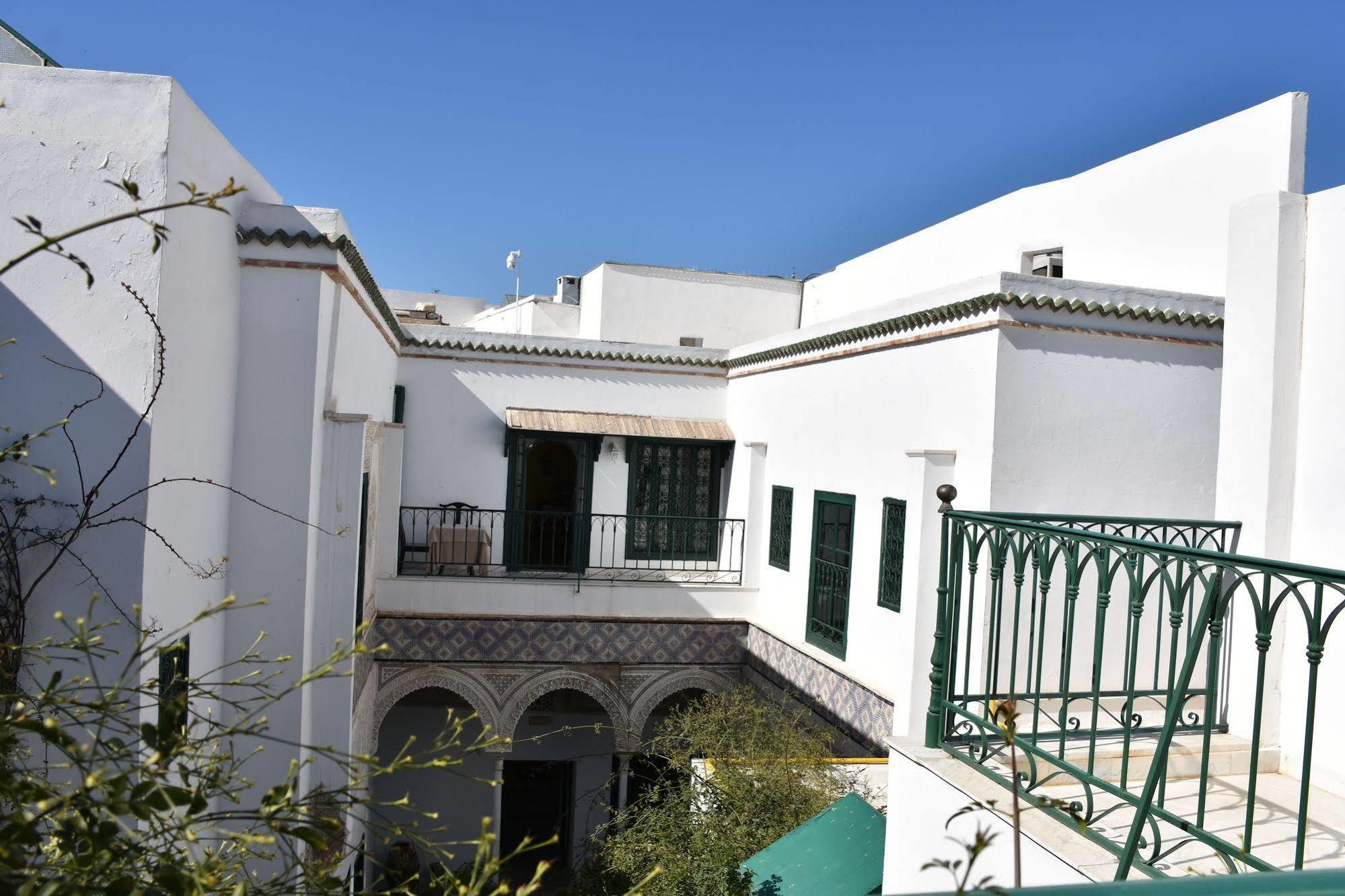 Palais Bayram Hotel Tunis Exterior photo The Dar Ben Abdallah