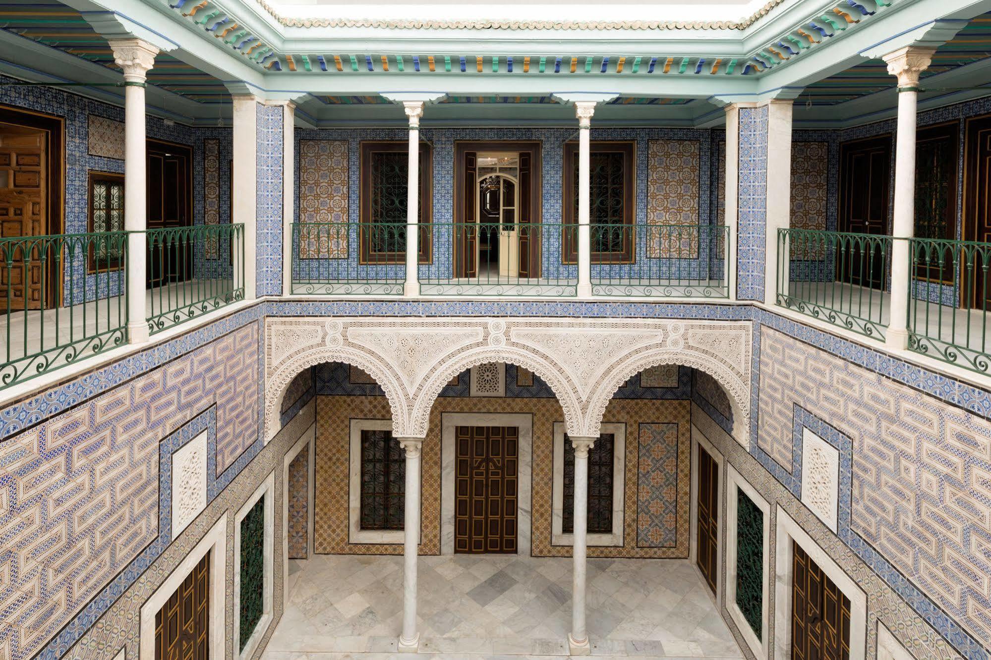 Palais Bayram Hotel Tunis Exterior photo The courtyard of the palace