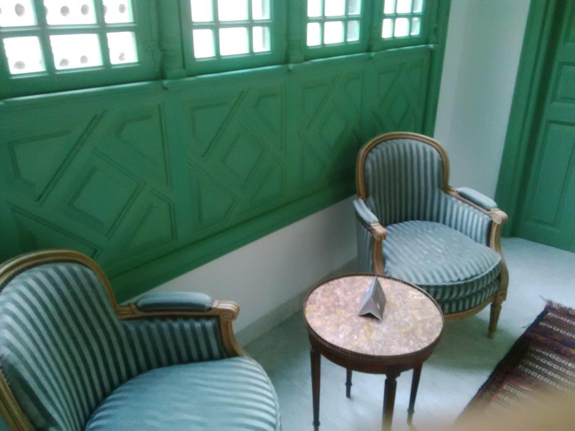Palais Bayram Hotel Tunis Exterior photo Interior of the house