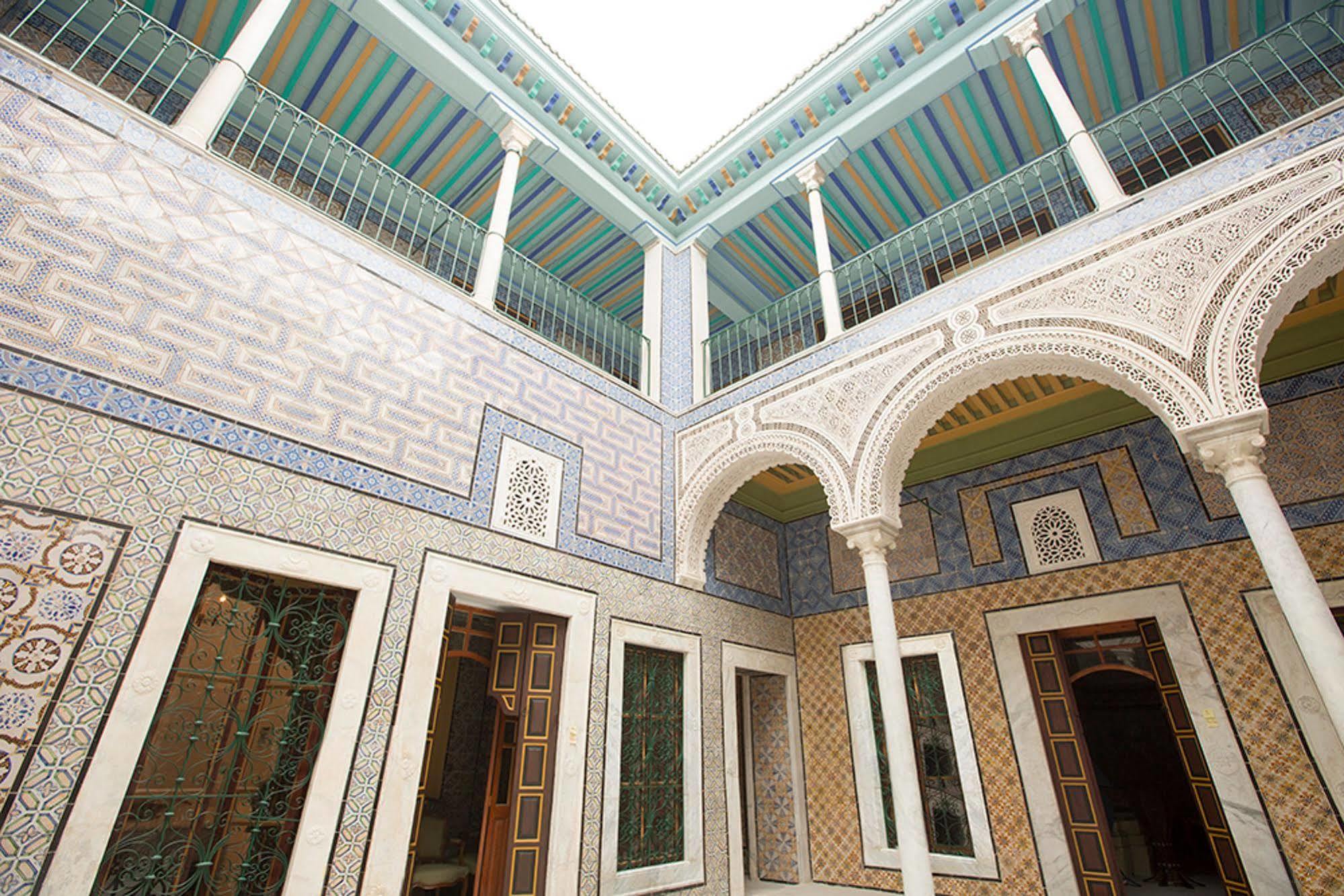 Palais Bayram Hotel Tunis Exterior photo The courtyard of the Dar Ben Abdallah