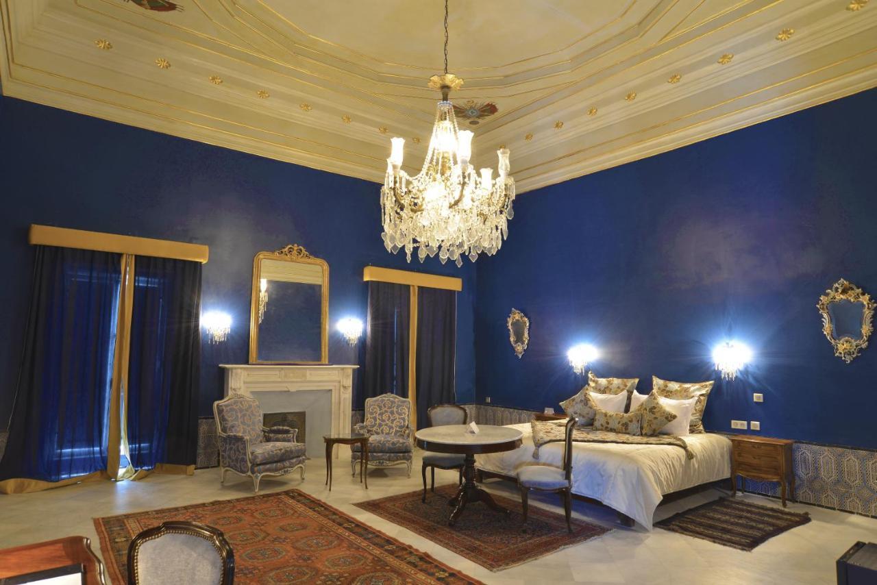Palais Bayram Hotel Tunis Exterior photo A bedroom at the palace