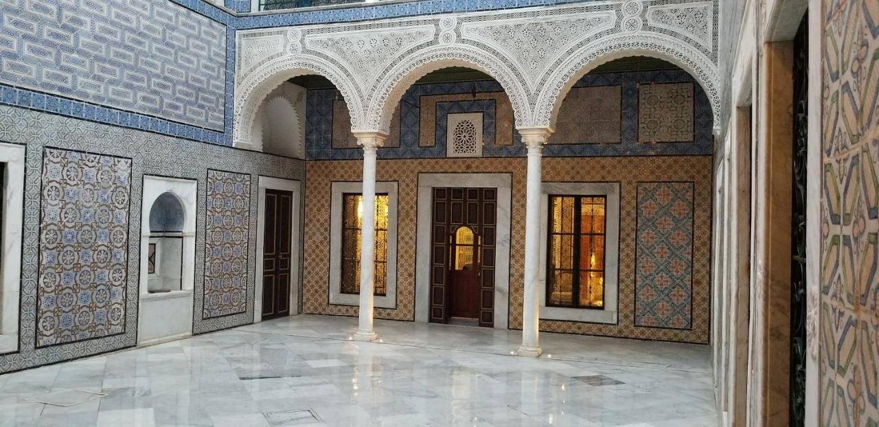 Palais Bayram Hotel Tunis Exterior photo The courtyard of the palace