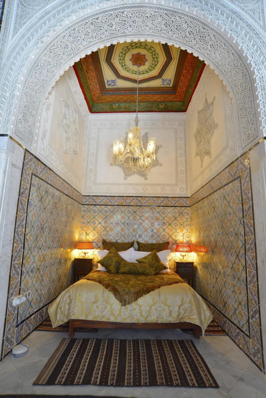 Palais Bayram Hotel Tunis Exterior photo A bedroom in the Riad