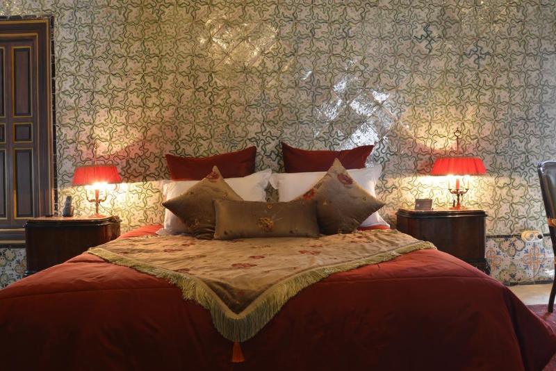 Palais Bayram Hotel Tunis Exterior photo A bedroom at the hotel